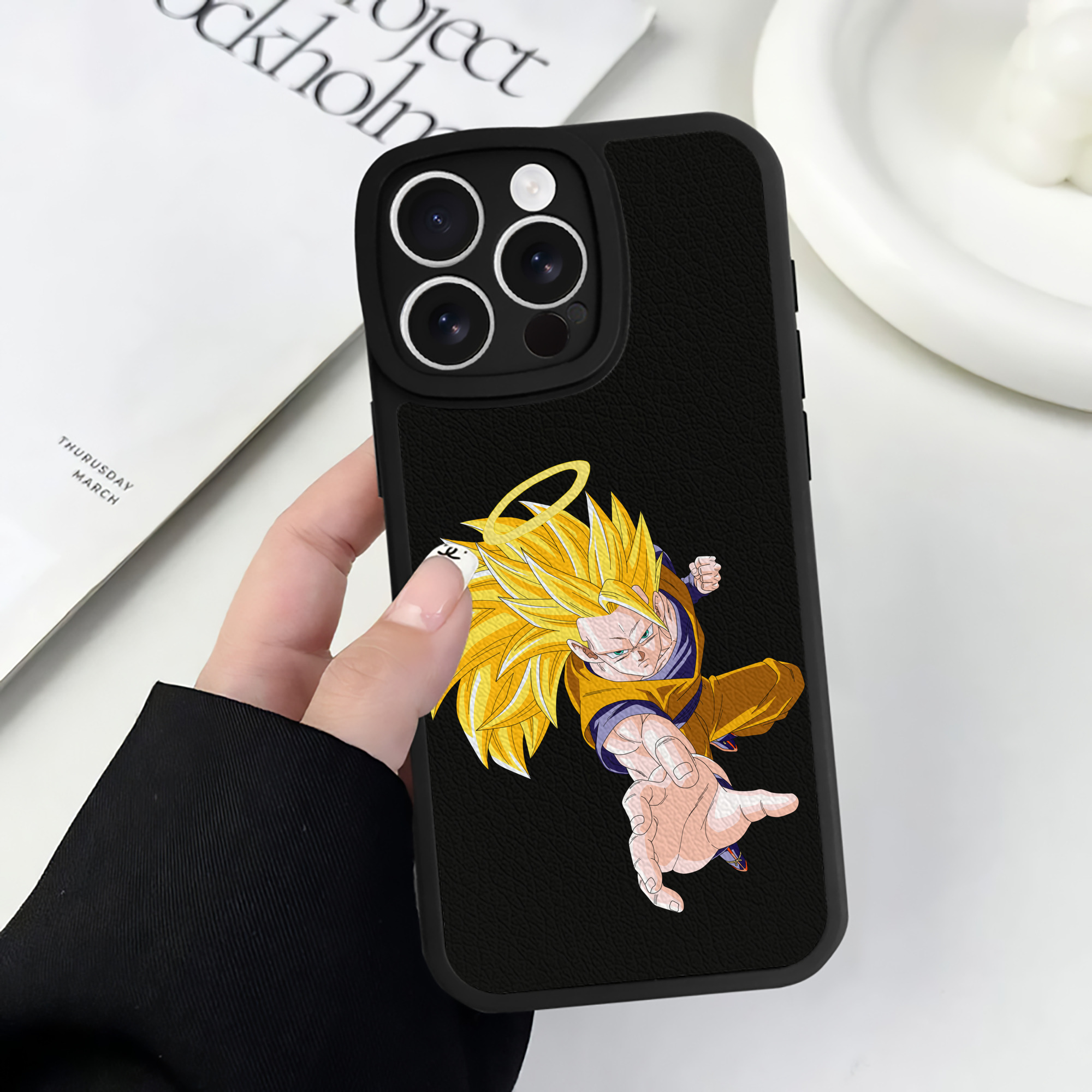 （画像用） ドラゴンボール 孫悟空（そん ごくう）Son Goku カカロット DRAGON BALL Kakarotto 【iPhone 16シリーズ対応】シリコンスマホケース（レザー調） 材質：シリコン